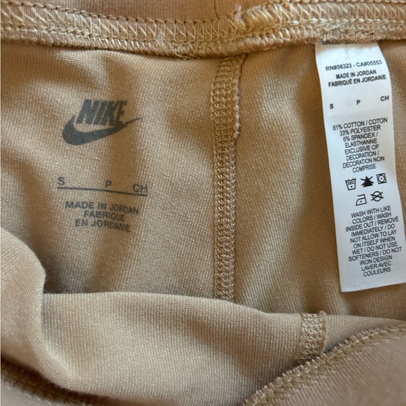 Nike yoga shorts - Picture 2 of 2